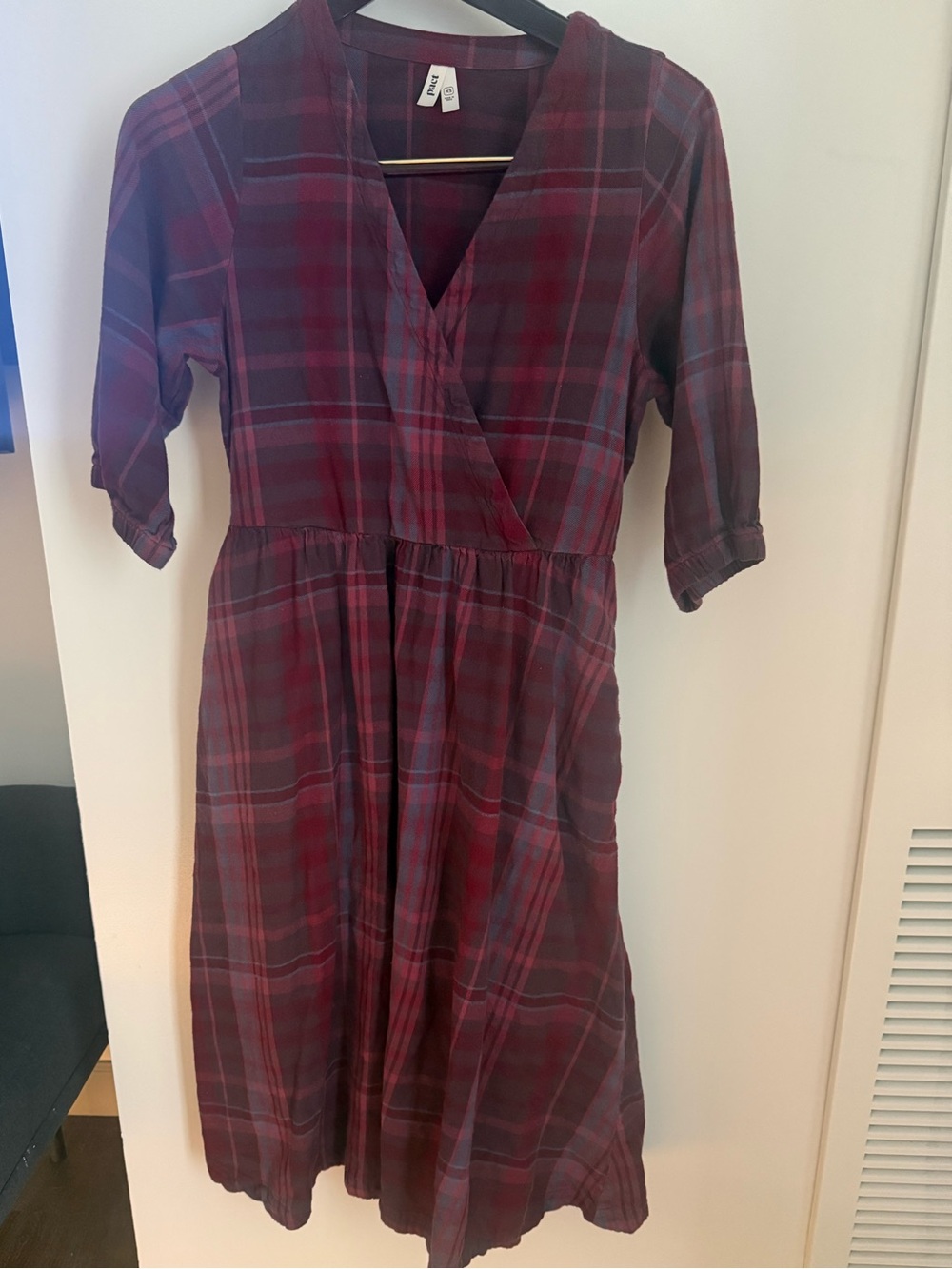 Pact Fireside Flannel Crossover Faux Wrap Midi Dress in Burgundy Size XS - Picture 7 of 12